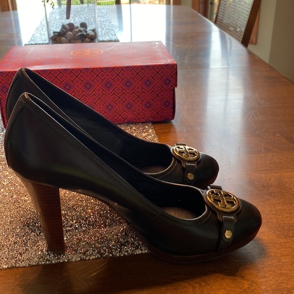 Tory Burch black leather heels. Worn one time - Picture 3 of 4